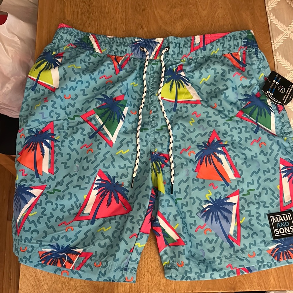 Men’s swim trunk